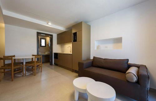 Azure Naousa - Photo 31