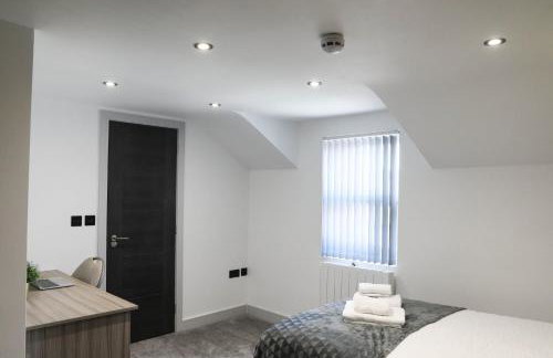 Modern 4 BR flat with 4 ensuites in central Reading - Photo 12