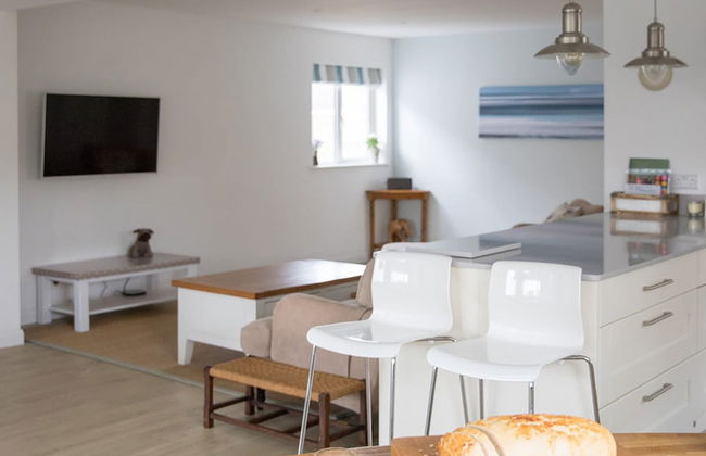 Tranquil Family Retreat 5 min to Beach Garden - Photo 15