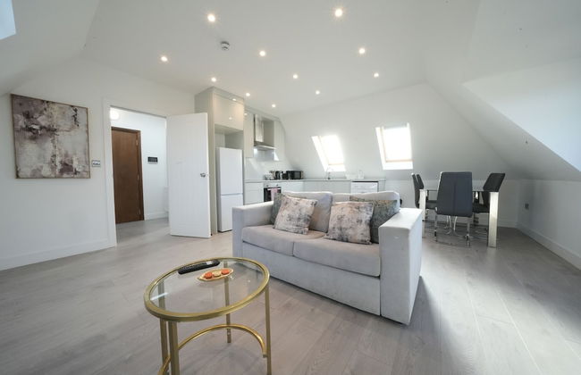 Heathrow Charge and Go - Photo 48