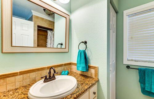 1 Block to Sims Park Spacious Getaway with Balcony - Foto 21