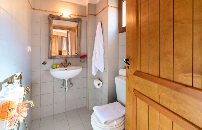 Venetian Mansion, 2 Separate Houses, Heated Pool in Kastellos, North-west Coast - Foto 11