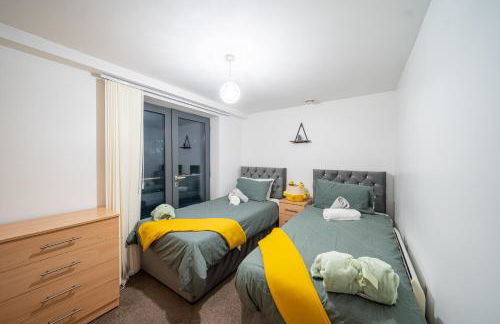 Spacious 2 Bedroom 6 Minute Drive from Huddersfield Town Centre - Ideal Stay - Foto 16