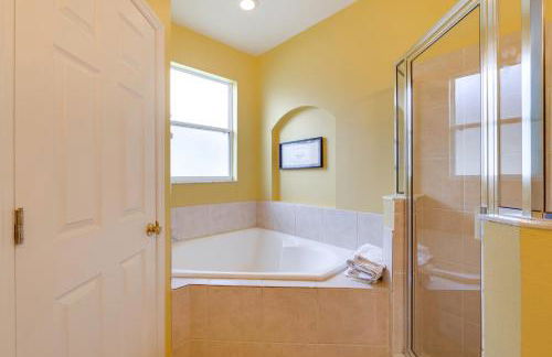 Poolside Lounge and Theme Park Fun Davenport Home - Foto 15