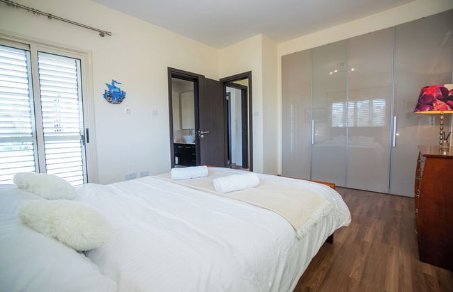 Beachfront 3 BDR Villa With Pool - Photo 5