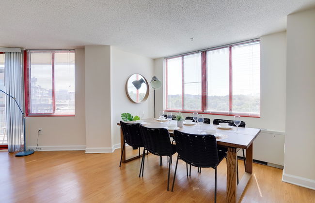 Gorgeous Apt with Rooftop City View - Photo 14