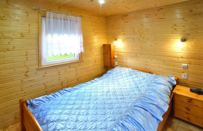 Cottage by Lake Ostrowieckie With Private Beach - Photo 4