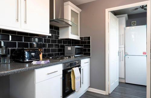 Stylish 3BR Contractor Friendly Long Stays - Photo 16