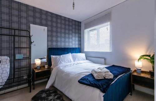 Comfortable 3-Bedroom House with Private Driveway in Bedford - Foto 11