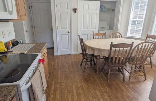 Cheerful 4Br Water View Lakehouse with Dock & More - Foto 23