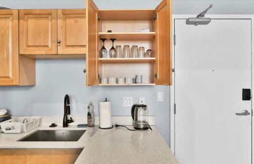 Pink playhouse sq near Progressive field & CSU - Photo 17