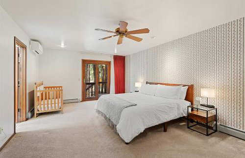 Pristine Cabin on Wooded Lot. Fantastic Location Pool Table - Foto 5