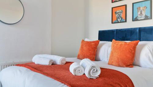 Prime Location Stylish 4-Bed House near Trent Br - Foto 1