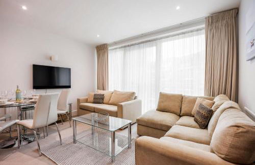 Dolphin Hideaway- Poole Quay Apartment with Parking - Photo 1