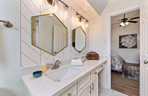 Super Cozy Entire House Near Downtown - Book Now !! - Foto 29