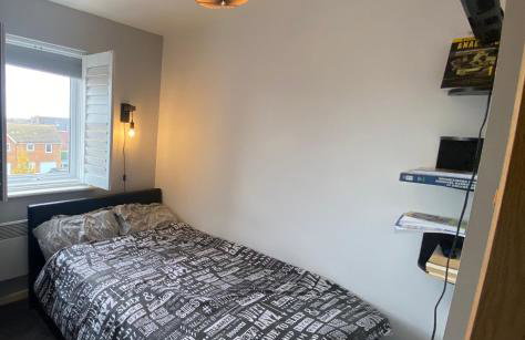 Cosy room near all amenities with free parking and WiFi - Photo 1