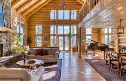 Sleeps 20 Secluded 7BDR Retreat on 71 Priv Acres Elkstone Lodge by AvantStay - Foto 3