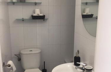 Luxury Apartment Accommodation, next to beach & train station Calella - Foto 16