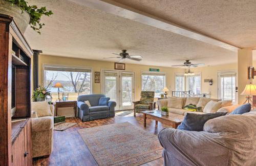 Lakefront Table Rock Getaway with Private Swim Dock! - Foto 4