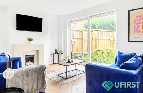 Ideal 4BR Home - Near City Hospital, Sherwood, Clinton Market, QMC & City Centre - Sleeps 8 - Foto 1