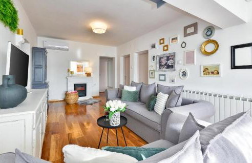 3 Bedroom Cozy Home In Gornje Plavnice - Foto 25