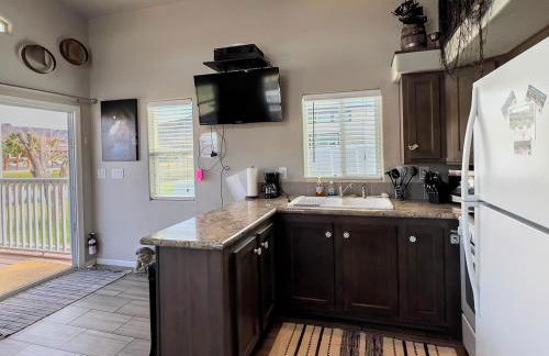 Siren's Adventure Riverfront Cottage! - Foto 45