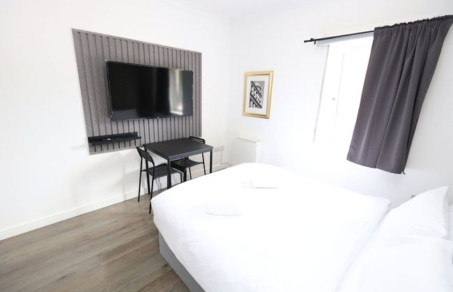 VR Apartments - Photo 17