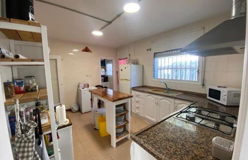 Lola's Beach House - Photo 10