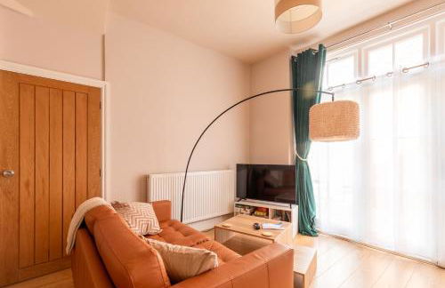 Charming Beachside Town House - Photo 5