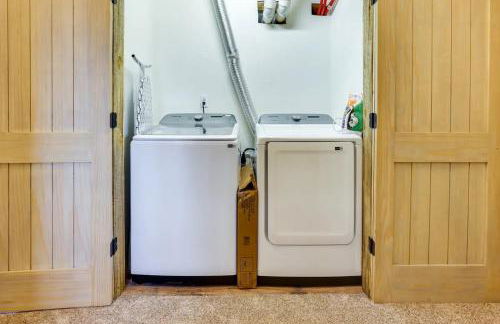 Luxe Cabin w/Hot Tub and Amazing Views - Foto 30