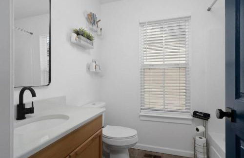 Modern Escape: 5BR/2.5BA Near St. Louis Must-Sees - Foto 3