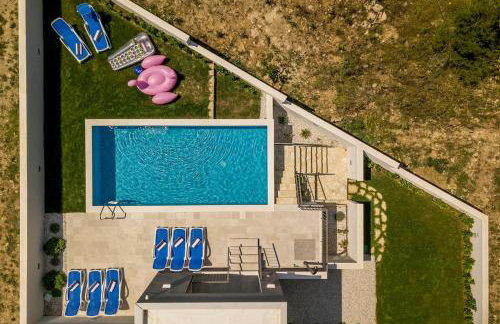 Luxe villa with pool, jacuzzi, and sauna - Foto 76