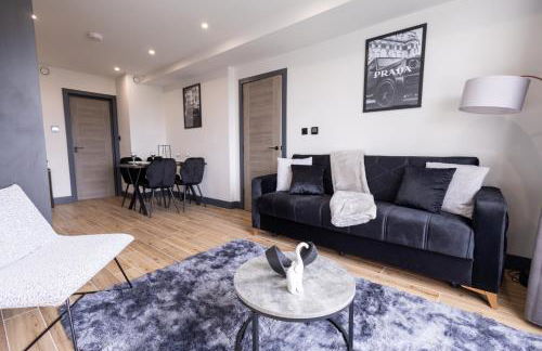 Brand-New Top-Floor Flat with Stunning Balcony & Parking - Foto 7
