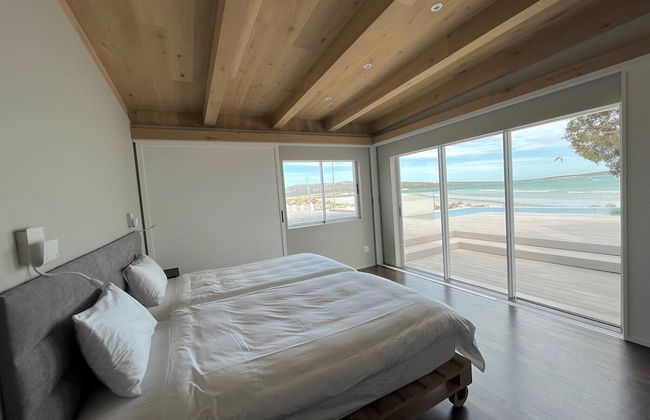 Beach Tower House Luxury Beachfront Villa - Photo 2