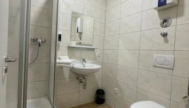 City Apartments Trier Suite 4 - Foto 4, towels, Shower