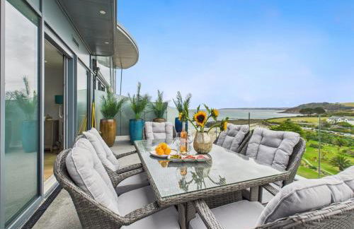 Skydeck at The Liner – Stylish 2-Bed / 2-Bath Top Floor with Panoramic Sea Views - Foto 23