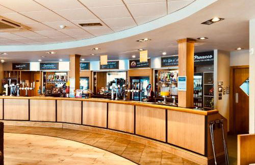 Family Seaside Retreat Private Stay at 5-Star Rockley Holiday Park Poole - Photo 49