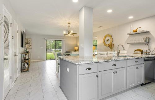 10 Mi to Navarre Beach! Waterfront Rental w/ Pool - Foto 11