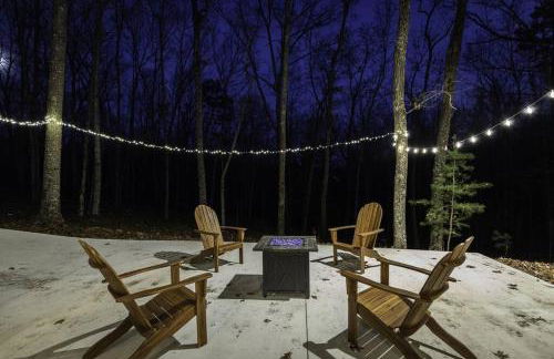 WolfCabin Lux Family Home, Fire Pit, Hot Tub, ADA ramp, ez paved rds - Foto 41