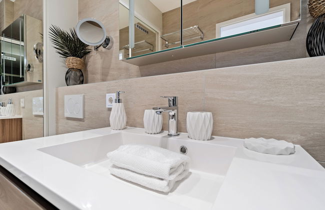 Stylish Luxurious Apt w Pool & Gym ID214 - Foto 22