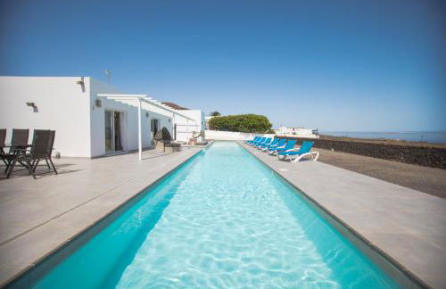 Casa Conil with a private 25 meter heated pool - Photo 37