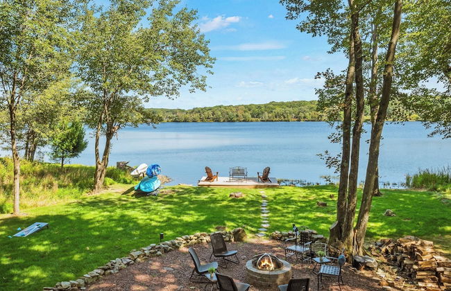 Lake Daze by Avantstay Lakefront w/ Modern Interior, Enclosed Porch & Hot Tub - Foto 49