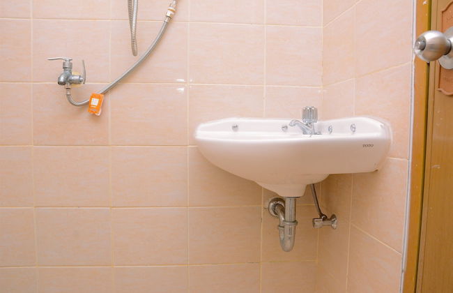 Minimalist and Cozy 2BR Apartment at Casablanca East Residence - Foto 16