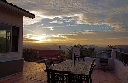 Quiet Hilltop Home With Stunning Hill Top And Valley Views - Foto 11