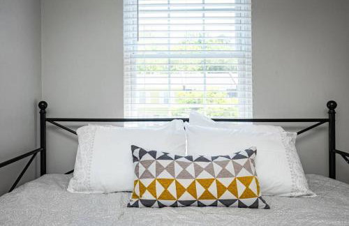 Fly In Style! Charming Townhome 6 Mins from RIC! - Foto 39