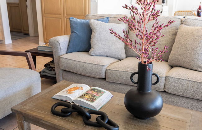 Canalfront Charmer by Avantstay Waterfront w/ Shared Dock + Hot Tub - Foto 8