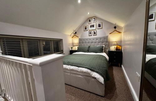 The Tower, 1 bed 1850's Tiny House - Foto 34