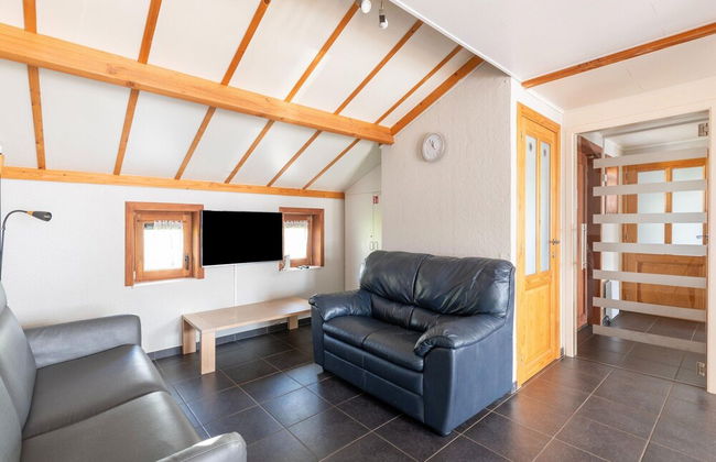 Holiday Home Near Marina With Pool - Photo 9