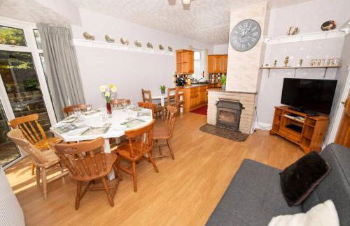 The Bungalow at Seaway's, Sleeps 11 + - Foto 9