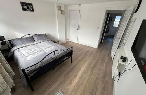 Modern & Cozy Gem - 10min to City Center - Parking - Foto 8